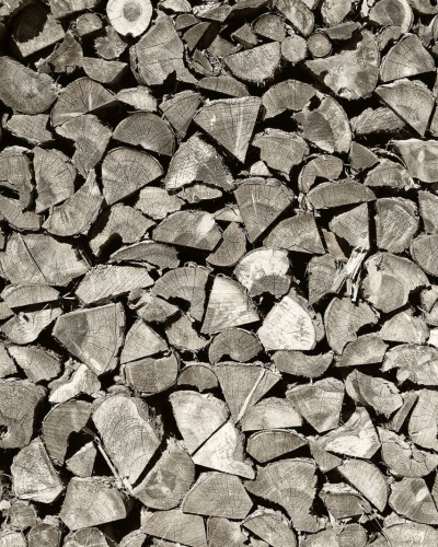 Tapet cu un design rustic modern, cu o stivă de lemne