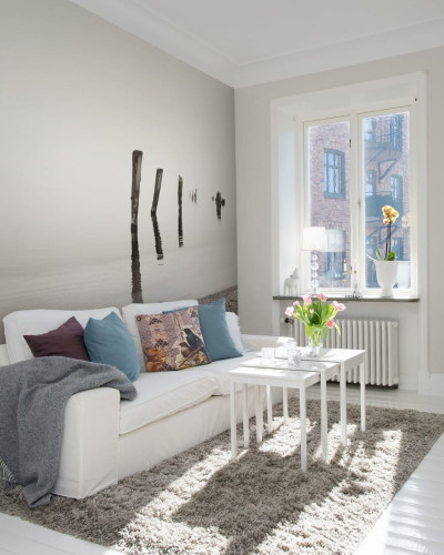 Shoreline - Tapet minimalist cu stâlpi de lemn în apă
