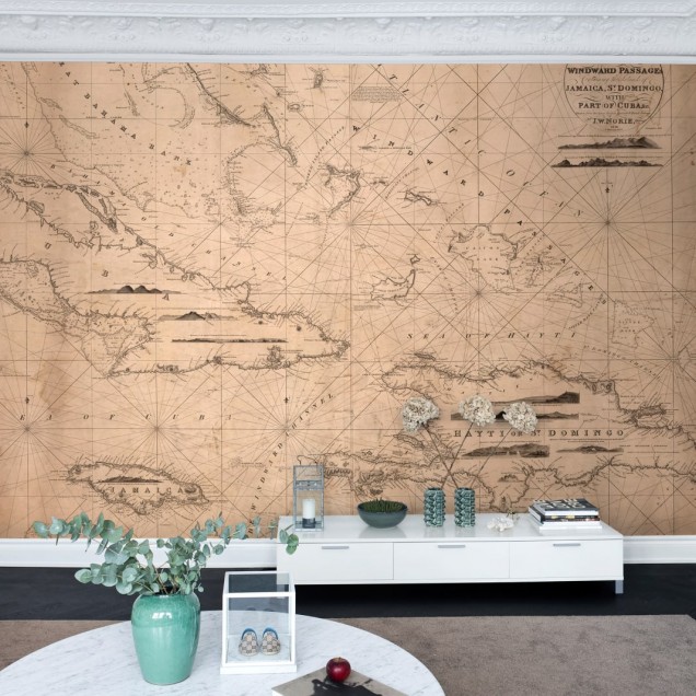 Tapet cu harta veche, ilustrand un vas navigand pe mare, ideal pentru un dormitor sau living cu design nautic.