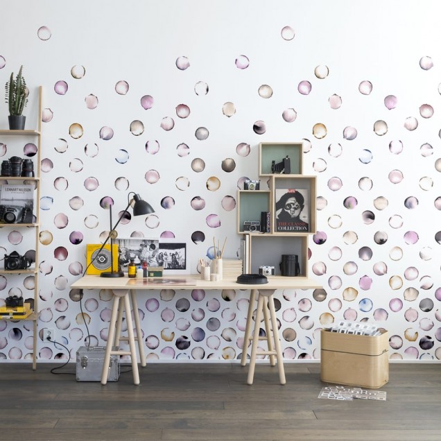 Lentile pe un perete, un design contemporan si modern, cu o gama de culori delicate.