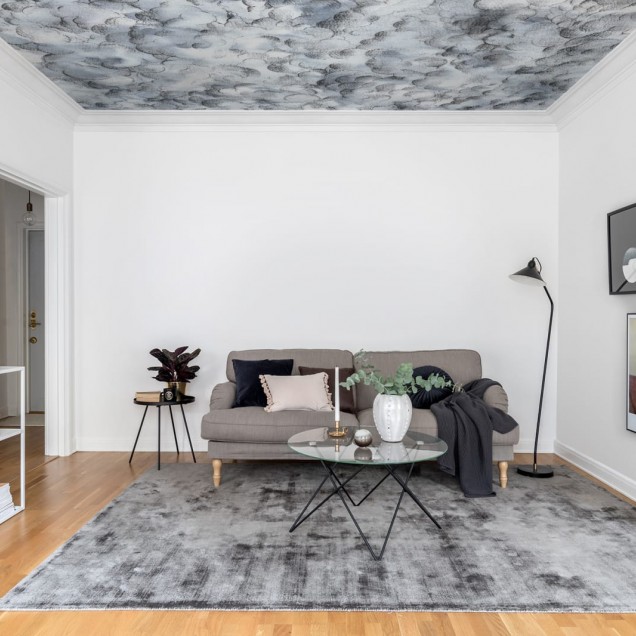 Tapet Storm Brewing cu design abstract de nori gri