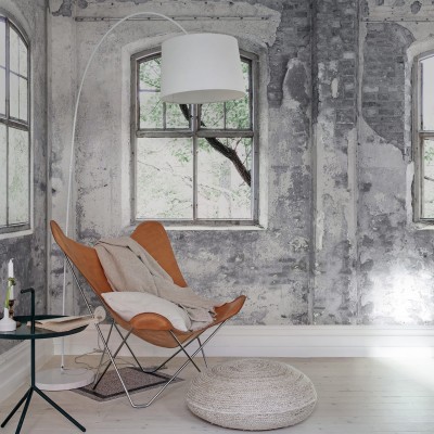 Tapet bej cu aspect de zidărie într-o cameră cu decor vintage