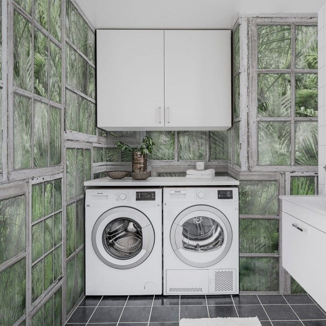 Tapet 3D Perspective Jardin cu design rustic, ce prezintă ferestre vechi cu vedere la un peisaj verde luxuriant.