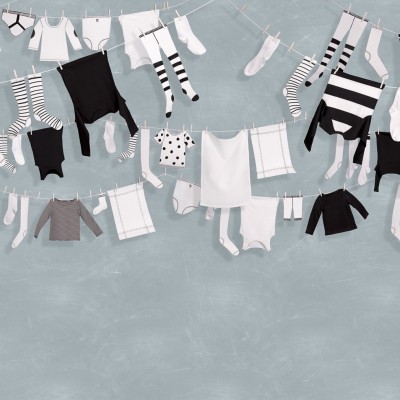 Tapet Laundry Day, albastru, cu imprimeu de haine atârnate pe sfoară