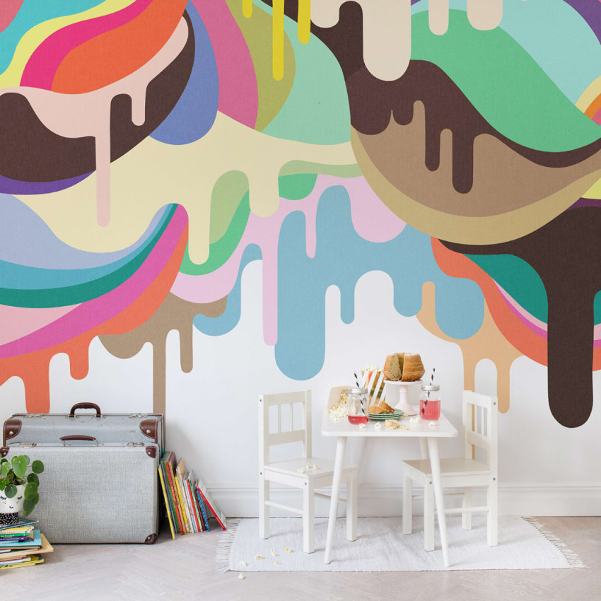 Tapet abstract cu imprimeu Dripping Ice Cream in nuante de albastru, cu forme curbe si picaturi de inghetata.