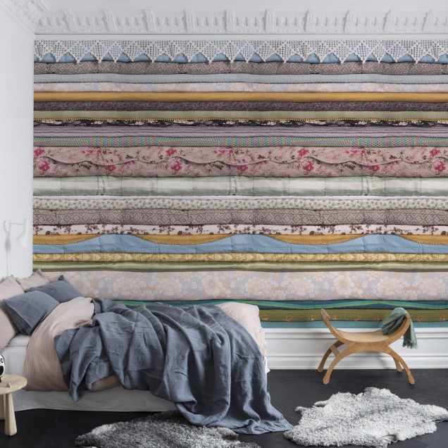 Tapet 3D cu design floral delicat, cu straturi de materiale textile, ideal pentru dormitoare si camere de joaca