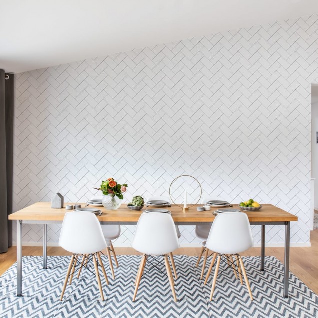 Tapet cu model de țiglă de pește, perfect pentru bucătării, băi sau alte zone cu trafic intens. Oferă un aspect modern și elegant.