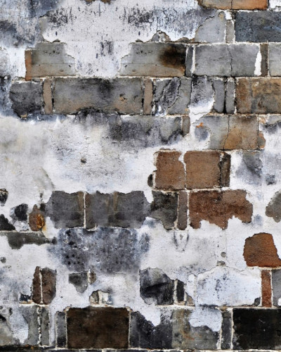 Tapet Slurry Wall, un perete de cărămidă vintage texturat, cu o atmosferă industrială și elegantă