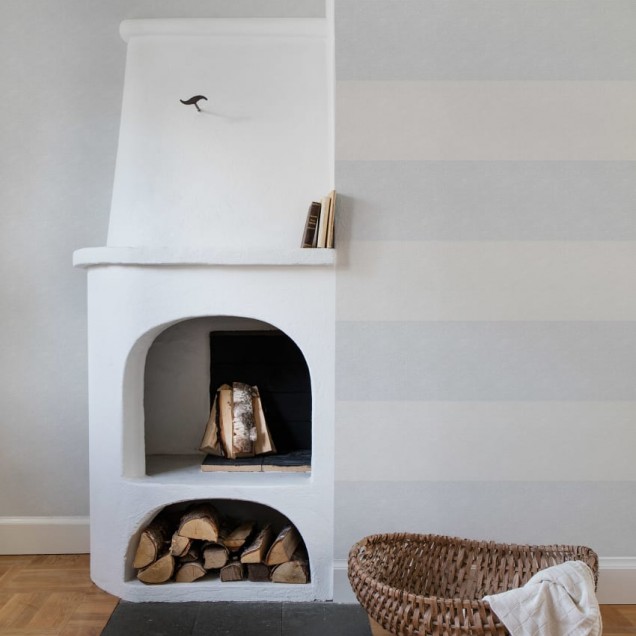Tapet texturat Linen intr-un interior minimalist.