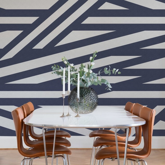 Tapet cu dungi geometrice alb-albastru in design modern