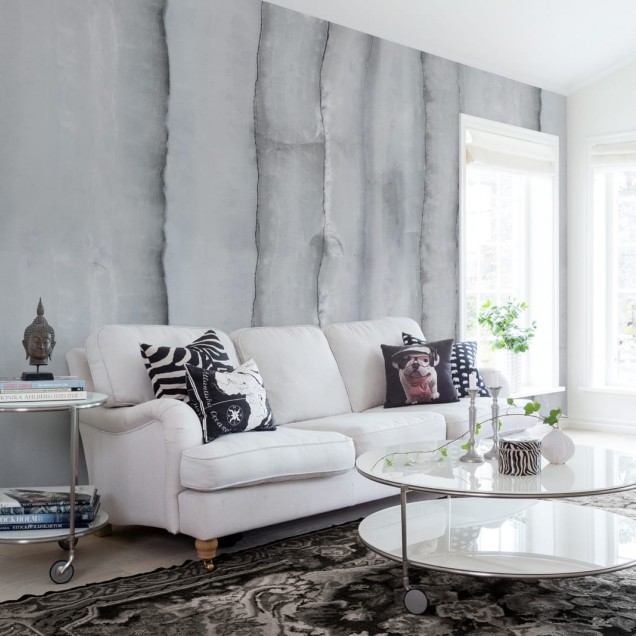 Agate, Sterling  într-un living modern cu canapea, covor și șemineu