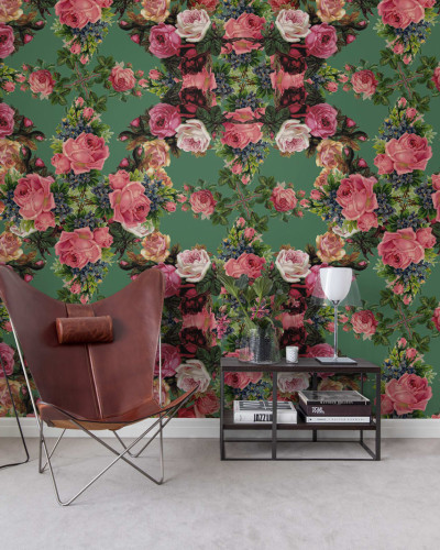 Tapet cu flori delicate și vibrante, cu o notă de vintage, ideal pentru a adăuga o atmosferă romantică oricărei camere.