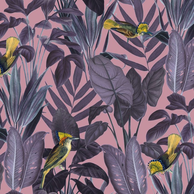 Tapetă cu design tropical cu păsări galbene pe un fundal violet, potrivit pentru un living vibrant sau o cameră de zi elegantă