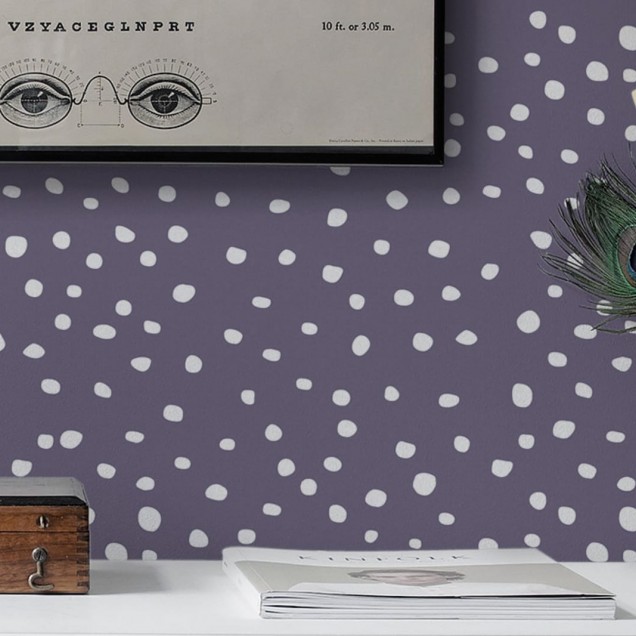 Tapet Rebel Dot, Violet, cu puncte albe fine pe un fundal violet