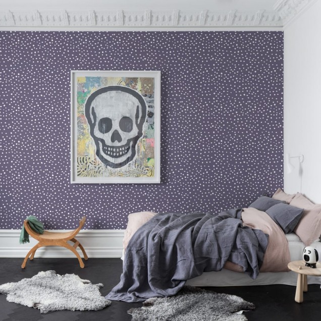 Tapet Rebel Dot, Violet, cu puncte albe fine pe un fundal violet