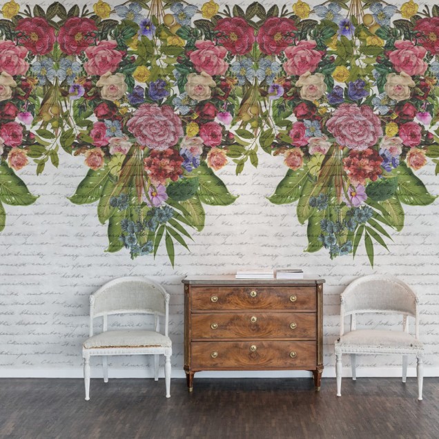Tapet floral romantic cu design floral vibrant pe un fundal alb cu litere scrise de mână.