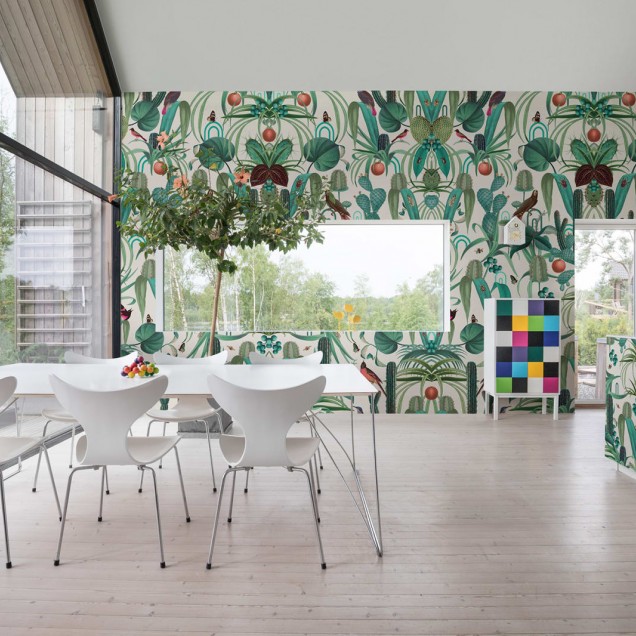 Tapet cu un design tropical cu cactuși, păsări și insecte