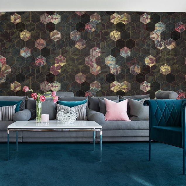 Tapet cu design geometric hexagonal, cu nuanțe de verde și auriu