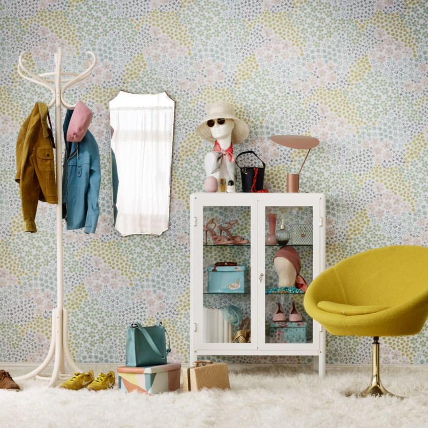 Tapet floral delicat, cu culori pastelate și motive florale delicate