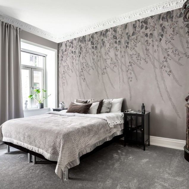 Tapet floral Lush Foliage, Rose Dust, cu design delicat in nuante de roz prafuit, ideal pentru dormitoare, livinguri sau birouri.