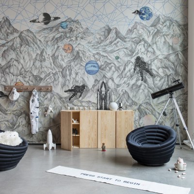 Fototapet cu munți și elemente cosmice într-o cameră decorată