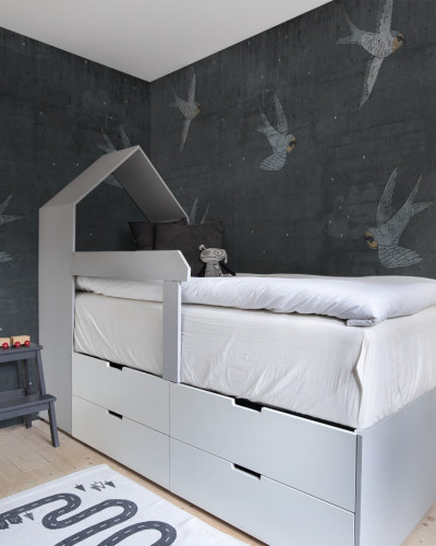 Tapetul Concrete Art, Night Swallow, cu îngeri pe un fundal gri