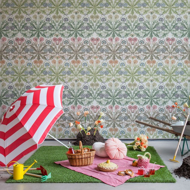 Tapet cu imprimeu floral Dear Dandelions, in culori pastelate, decorat cu un model de plop
