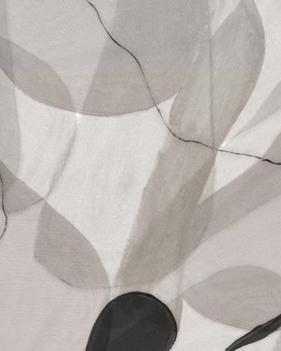 Tapet modern cu design minimalist, Asana, Sand, cu o pat în cameră, un perete gri cu modele abstracte, o oglindă pe un perete și un ghiveci cu ananas lângă fereastră