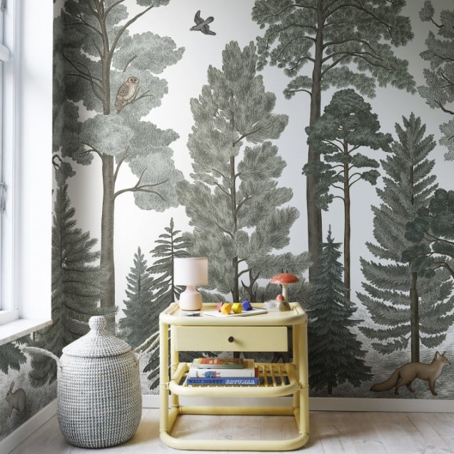 Tapet 3D cu design scandinav, ce prezintă un peisaj forestier cu copaci înalți și animale drăguțe.