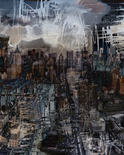 Tapet Dystopia cu imagine panoramică a orașului, încadrată de efecte de textură și pensulă.