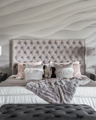 Flounce cu design elegant cu linii ondulate, perfect pentru a transforma orice cameră într-un spațiu elegant și sofisticat.