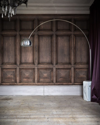 Imagine de perete cu panouri din lemn, design clasic și elegant.