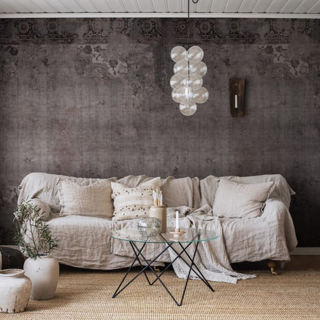 Tapet modern Zanjan, Ash, cu un design elegant și un imprimeu cu accente metalice.