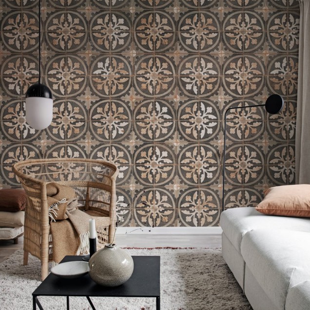Tapet Ravenna, Rust, cu design de țiglă tradițional, folosit într-o bucătărie modernă.