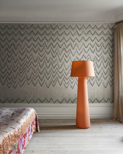 Tapet geometric Fringed Follies in nuanta de menta, cu franjuri delicate.