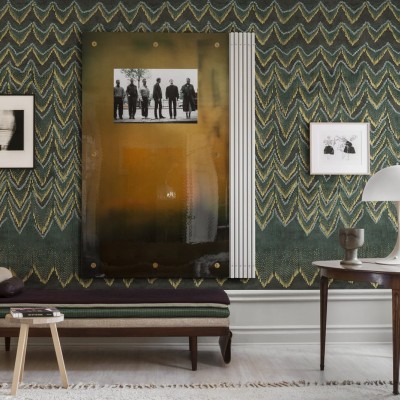 Tapet Fringed Follies, Safari, cu un design geometric elegant inspirat din safari, in nuante de verde si auriu