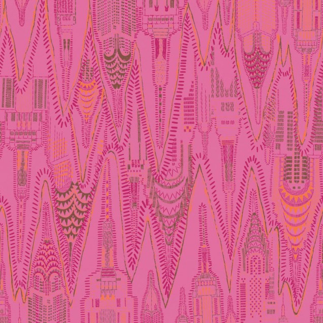 Imagine cu wallpaper-ul Manhattan, Hot Pink, un design abstract al orașului, cu un ton de roz aprins cu accente galbene și portocalii, instalat pe peretele unui dormitor.
