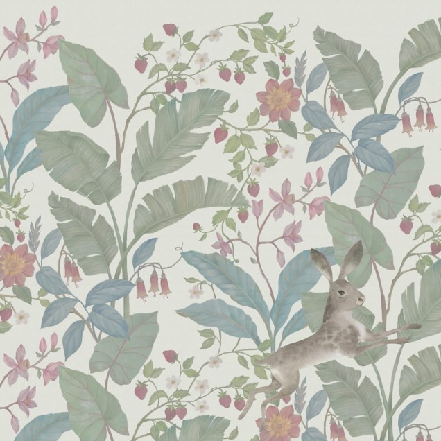 Strawberry Field, Ivory tapet cu flori delicate in nuante de verde si roz.
