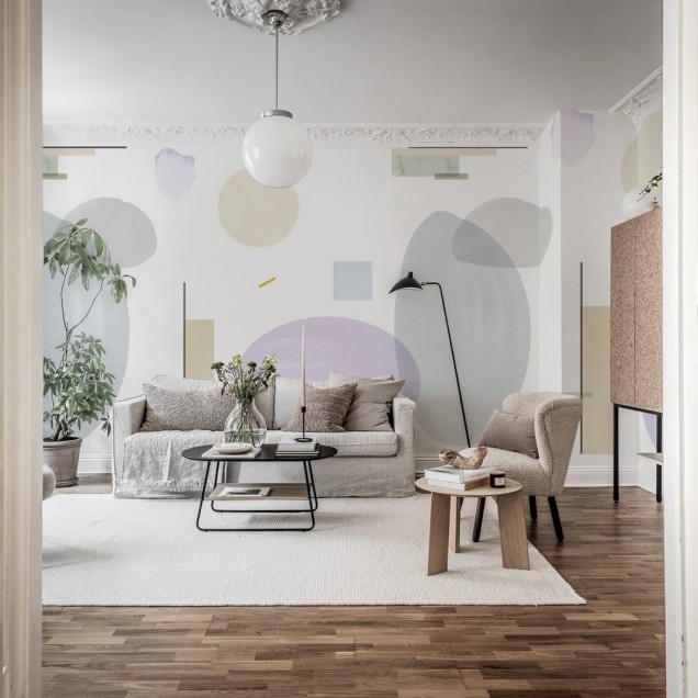Tapet cu design abstract Geometry, Lilac, cu cercuri suprapuse și linii fine, tonuri de liliac pale și nuanțe neutre. Perfect pentru dormitoare sau spații de relaxare.