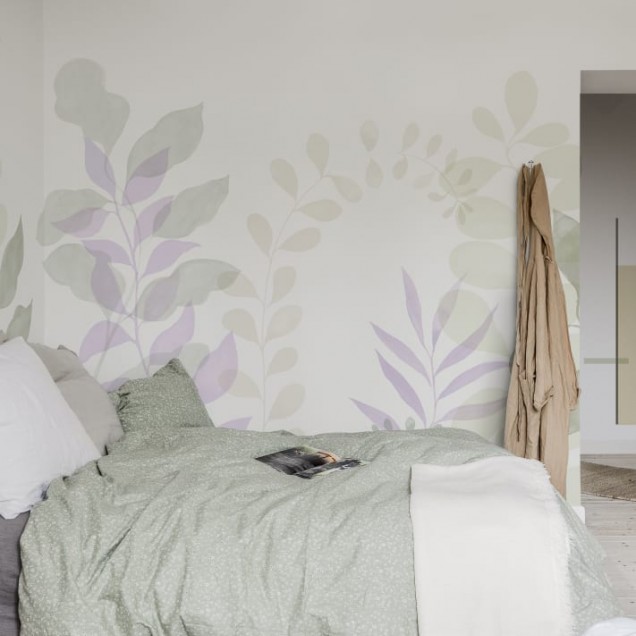 Tapet cu frunze delicate în nuanțe de liliac și verde, în design minimalist.