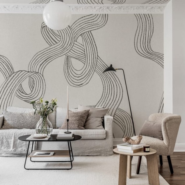 Tapet modern cu linii grafice într-un living elegant