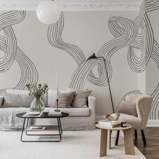 Tapet modern cu linii grafice într-un living elegant