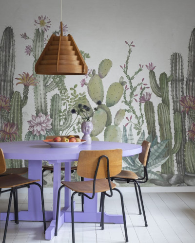 Tapet cu cactusi, design jucaus, culori pastelate, ideal pentru un decor modern.
