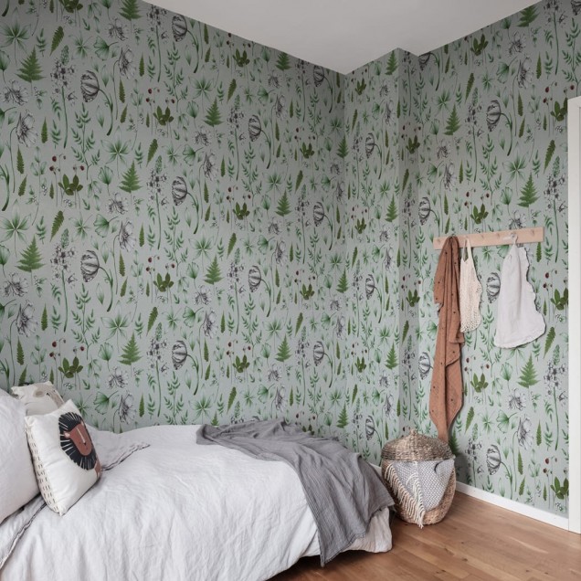 Tapet floral verde cu design delicat, perfect pentru a crea o atmosferă relaxantă și primitoare.