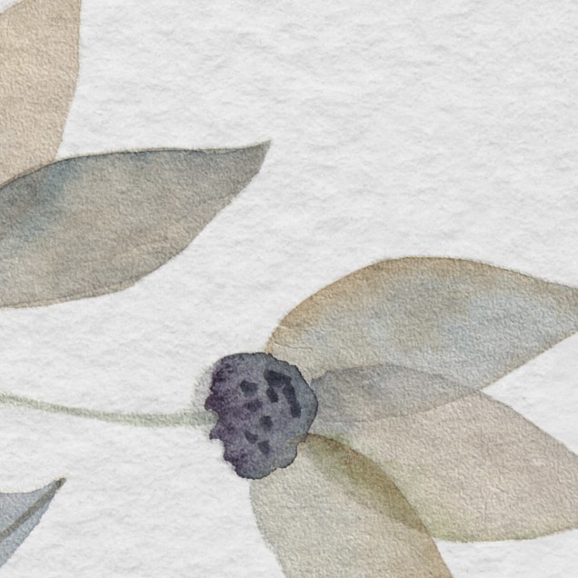 Tapet floral cu flori delicate, pictate în tonuri de toamnă calde, Blossom Fling, Autumn, cu un pat în fundal.