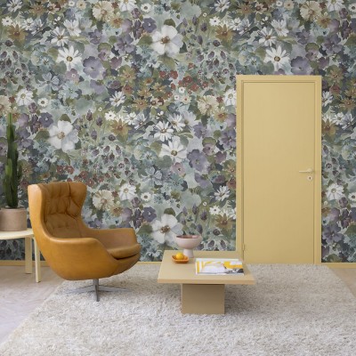 Tapet floral cu design artistic, cu accente de verde, albastru, roz, portocaliu și galben.