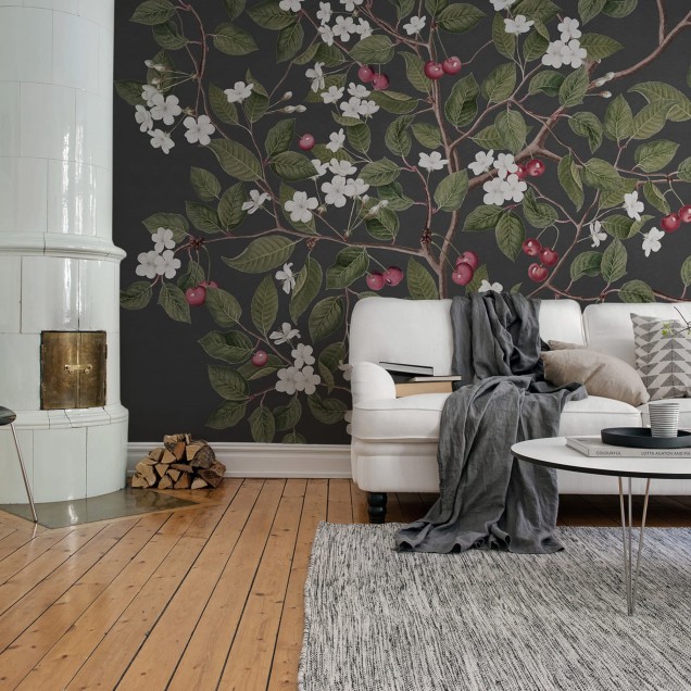 Tapet cu cireșe, Cherries, Midnight, un design clasic cu o notă modernă. Florile albe delicate contrastând cu fundalul întunecat.