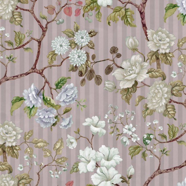 Tapet floral cu flori albe și crem pe fundal roz cu dungi subțiri. Acesta este un tapet perfect pentru a adăuga o notă de eleganță și rafinament în casa ta.