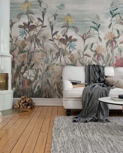Tapet floral Misty Garden, Autumn, cu flori pictate manual in culori delicate pe un fundal gri.