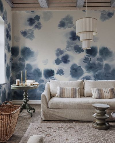 Tapet cu un design floral abstract, în nuanțe de albastru și gri.